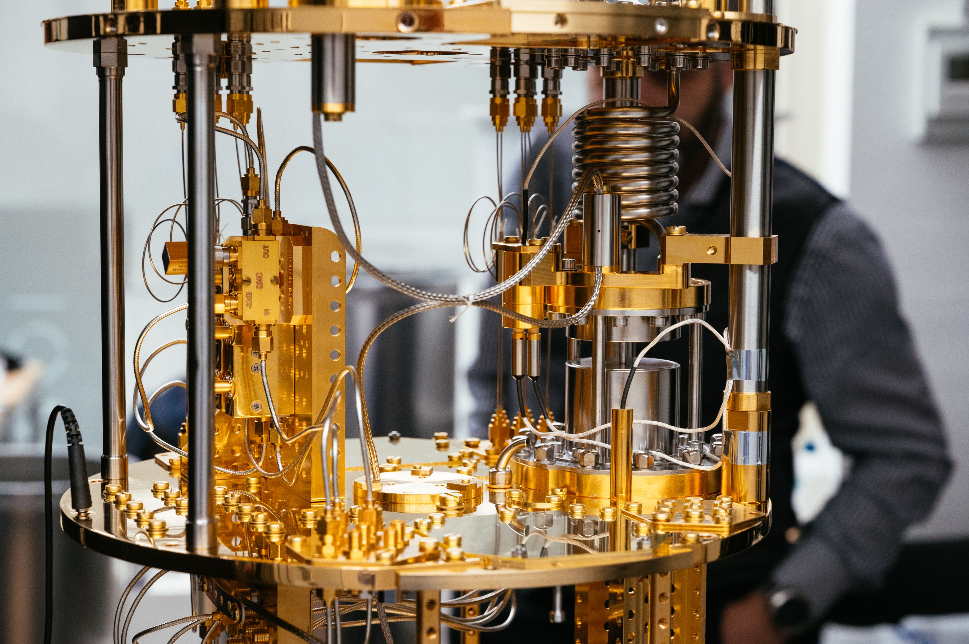 Installazione del computer IQM al Politecnico di Torino